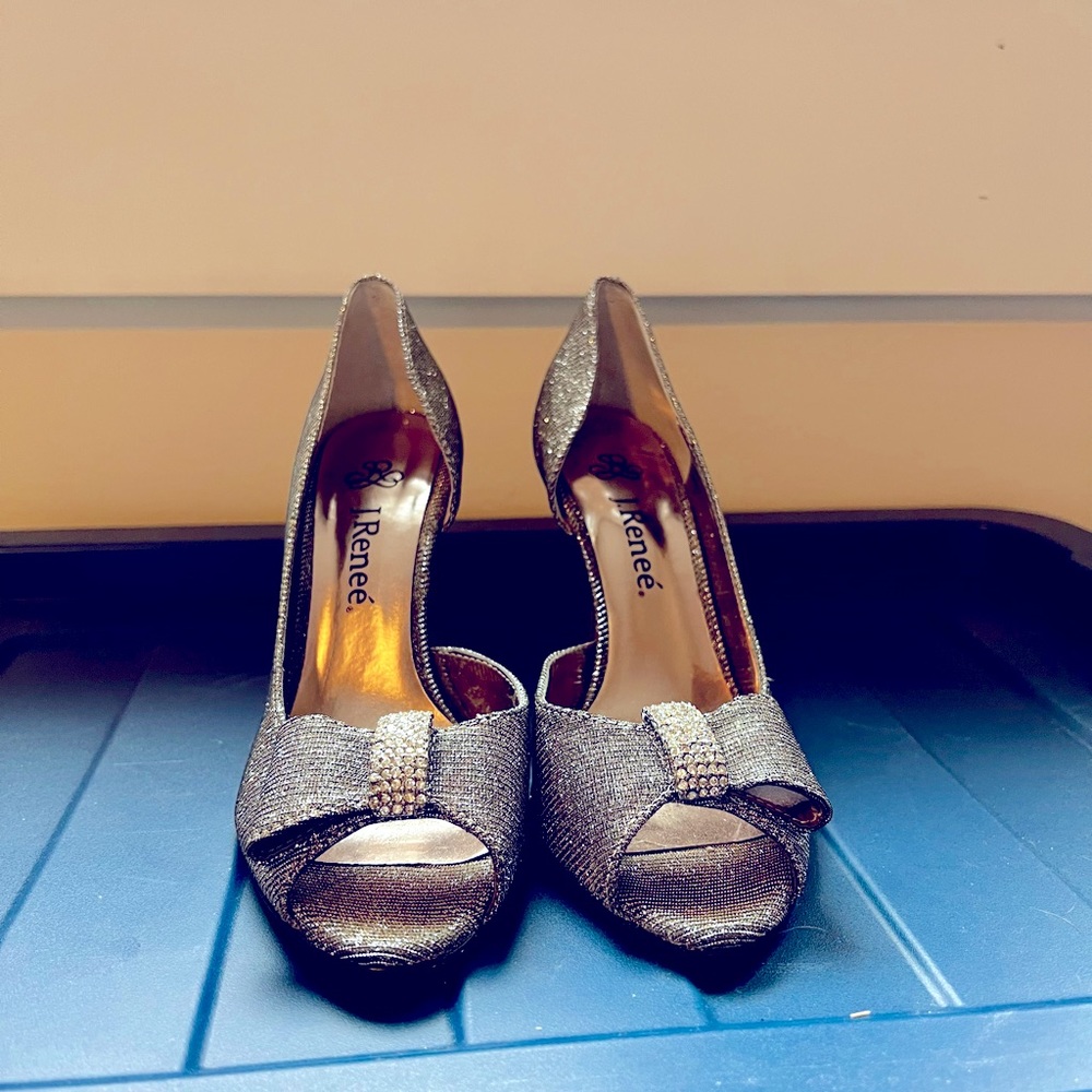 Old Hollywood vibes. Sparkly heels
